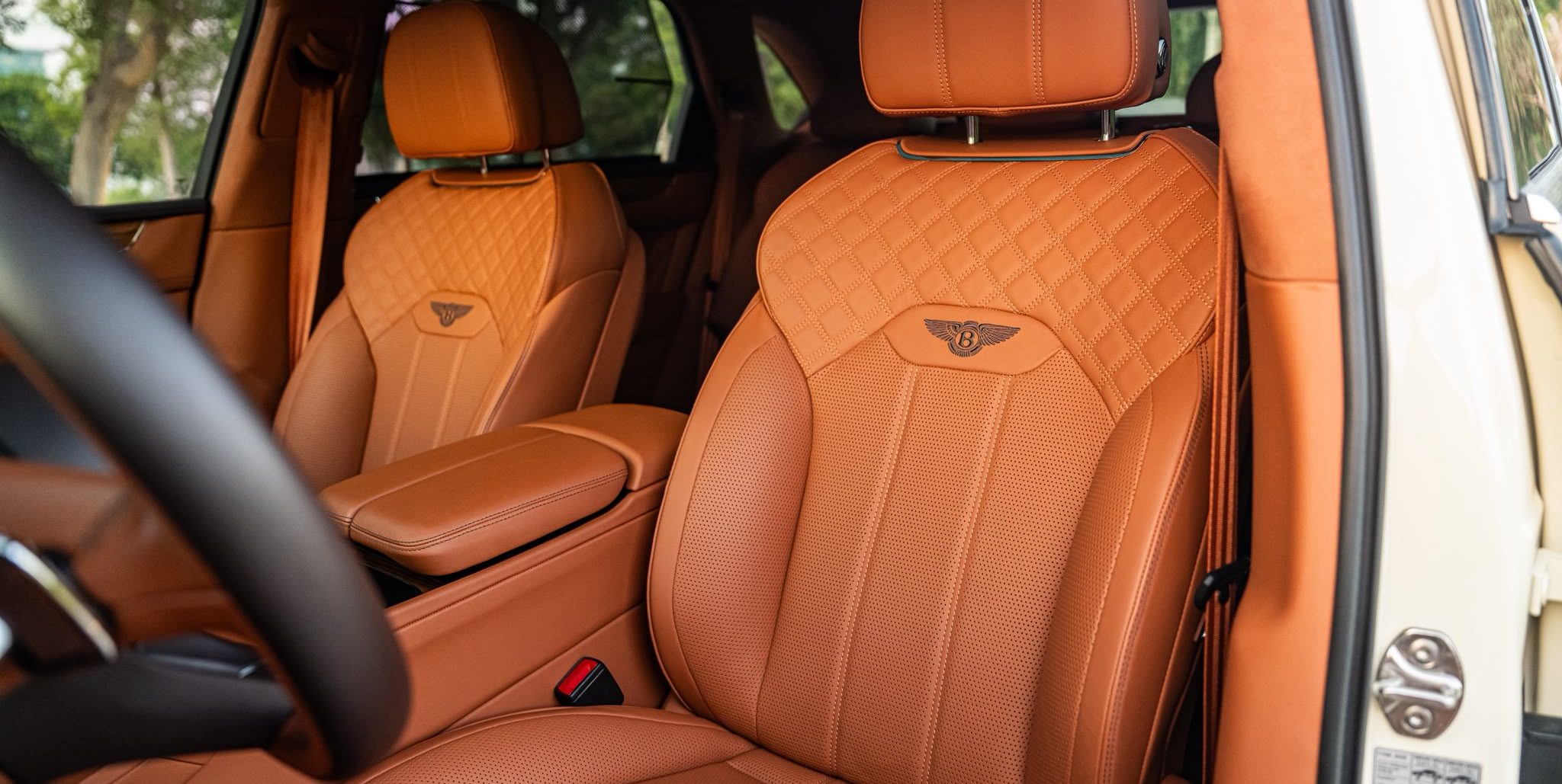 Bentayga Azure 2023