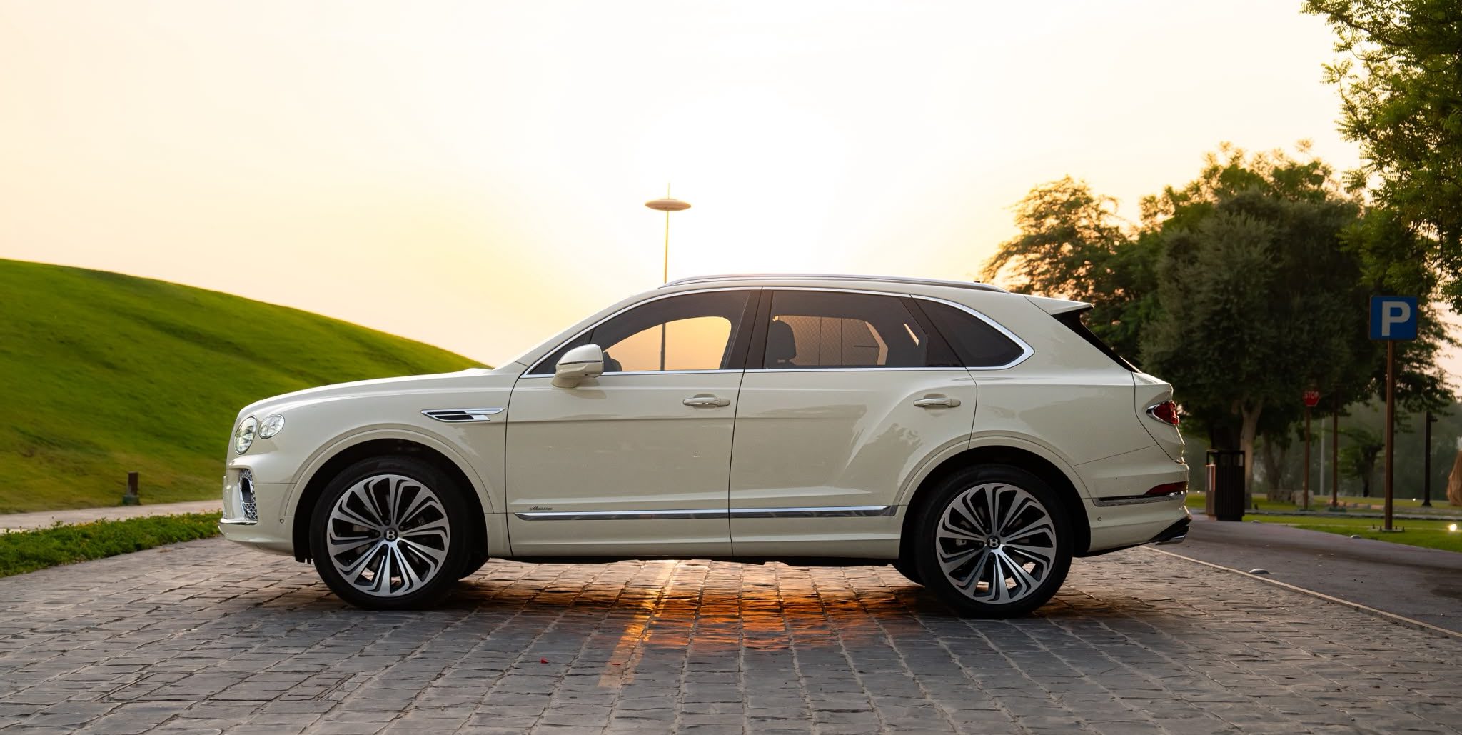 Bentayga Azure 2023
